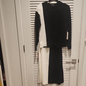Black /White Colorblock Sweater Set , Sz Small.. Fits US 6, 8,10,12